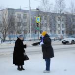 Волонтеры раздают защитные маски на улицах Надыма
