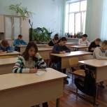 Единороссы Казани приняли участие во Всероссийском экологическом диктанте