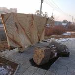 В микрорайоне Северный города Читы установлен монумент, символизирующий треугольники солдатских писем