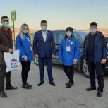 Зариф Байгускаров передал волонтерам защитные маски