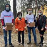 Волонтеры спешат на помощь: Ирина Роднина посетила волонтерский центр в Дубне