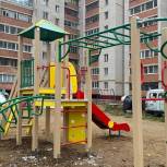 Депутат установил новый игровой комплекс для детей в Промышленном районе Смоленска