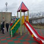 В Кемерове депутаты от «Единой России» завершили приемку детских площадок