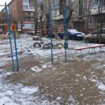 В Омске во дворе многоквартирного дома установили детскую площадку
