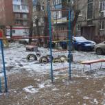 В Омске во дворе многоквартирного дома установили детскую площадку