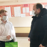 Школьники из многодетных семей Бобровского района получили компьютеры для учебы