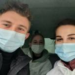 Автоволонтеры продолжают помогать врачам