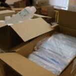 Руководитель фракции «Единая Россия» в Ивановской областной думе Анатолий Буров передал добровольцам волонтерского центра средства индивидуальной защиты