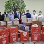 В Уфе сторонники «Единой России» передали около 6000 игрушек и канцтоваров для юных пациентов РДКБ