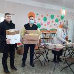 Единороссы Железнодорожного местного отделения передали более сотни книг библиотеке имени Н.А.Некрасова