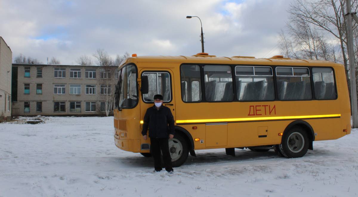 В Гремячевскую школу поступил новый автобус для перевозки детей