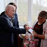 Единороссы Дербентского района поздравили многодетных матерей с праздником