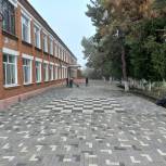 В школе №19 Красноармейского района завершаются работы по благоустройству территории школьного двора