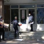 Депутаты Думы Ставрополя передали партию СИЗов в городскую поликлинику