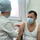 Рустем Ахмадинуров ревакцинировался в новом мобильном пункте вакцинации в Нефтекамске