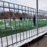 Владимир Солдатенков обсудил перспективы развития автозаводской спортшколы №8  по футболу с руководством учебного центра