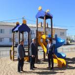 В Кваркено при участии «Единой России» появилась новая детская площадка