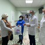 В Кушнаренковском районе партийцы поздравили 16300 вакцинированного жителя