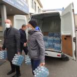 Евгений Маслов передал воду в Областную инфекционную больницу