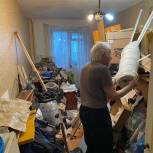 Волонтеры «Единой России» помогли пожилому жителю Калининского района  завершить ремонт