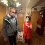 Волонтеры «Единой России» помогают одиноким старикам с продуктами и лекарствами