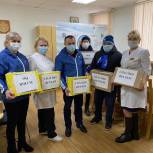 Депутаты вручили чайные наборы врачам Шемуршинского и Батыревского районов