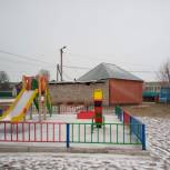 В Кармаскалинском районе появилась новая детская площадка