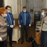 Активисты волонтерского центра «Единой России» навестили краснодарского пенсионера, попавшего в ДТП
