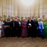 При поддержке сторонников «Единой России» организован концерт коллектива «Помню, я еще молодушкой была»