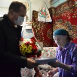 Единороссы поздравили жительницу Железногорского района с 90-летием