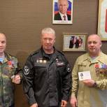 Герой России Сергей Яшкин вручил общественную медаль матери братьев-ветеранов