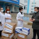 Волонтеры «Единой России» передали фрукты и чайные наборы в ковид-госпитали по всей стране