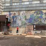 По просьбам жителей городскими властями принято решение о сохранении мозаики 70-х годов на фасаде НИИДАР