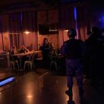 «Народный контроль» и полиция провели рейд по проверке деятельности одного из баров на Уралмаше