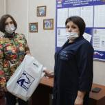 Единороссы Касторенского местного отделения поблагодарили за работу ребят из волонтерского движения