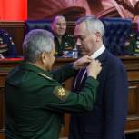 Андрей Травников удостоен ведомственной награды Министерства обороны