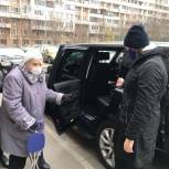 Волонтёры из Ново-Переделкина помогают жителям района