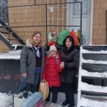 Единороссы запада Москвы оказали адресную помощь семье беженцев из Харьковской области