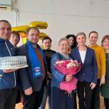 Активисты «Единой России» поздравили семьи военнослужащих с Днём матери