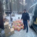 В Новокузнецке единороссы доставили корма для бездомных животных
