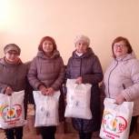 Серебряные волонтеры Варненского района приняли участие в акции «Вяжем носки солдату»