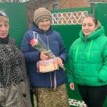 Единороссы Зимовниковского района поздравили семьи мобилизованных с Днем матери