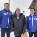 Молодогвардейцы помогли с продуктами пожилому отцу добровольца СВО из Иркутска