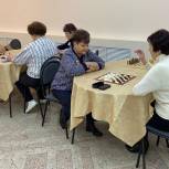Депутат «Единой России» помог в организации турнира по настольным играм для пожилых граждан