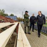 Депутат Мособлдумы Максим Коркин проверил ход ремонта трибун по программе инициативного бюджетирования