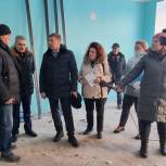 Партийный десант проинспектировал капремонт больницы в Белоярском районе