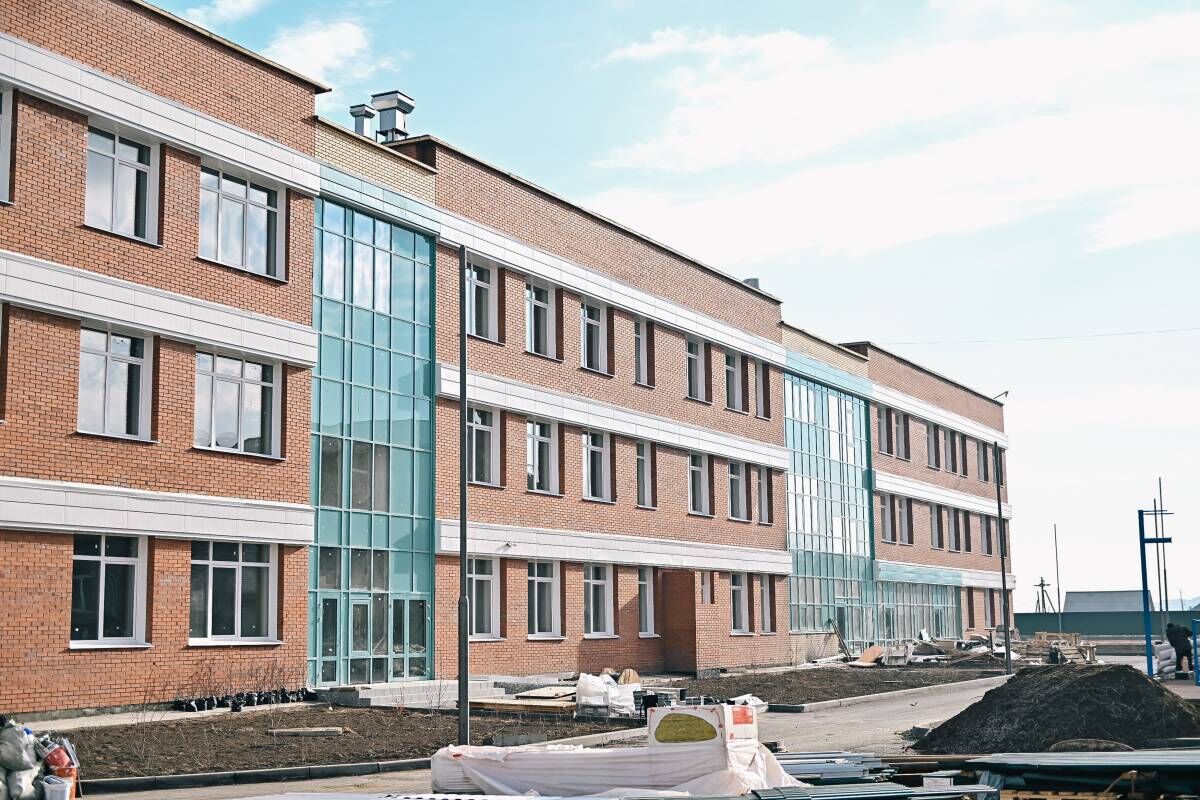 Глава Бурятии проинспектировал строительство 10 школ по концессии