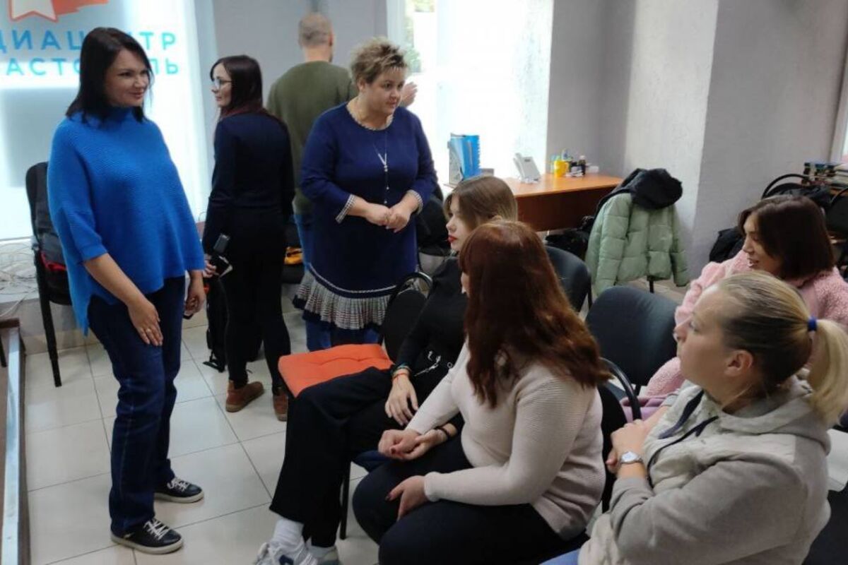 Семьям севастопольцев, мобилизованных для участия в спецоперации, передали подарки из Пскова