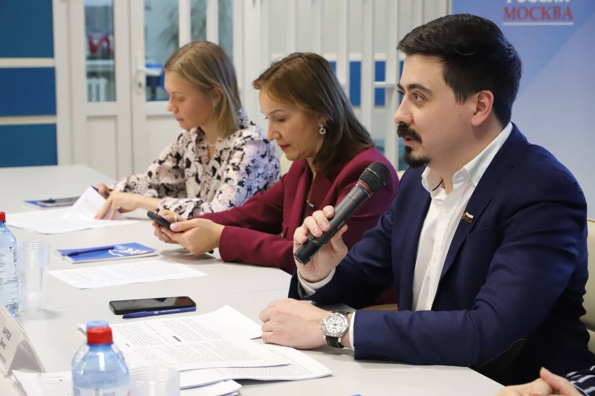 Региональная приёмная «Единой России» провела круглый стол по проблемам глухих и слабослышащих москвичей