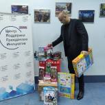 Нижегородские активисты передают в «коробки храбрости» игрушки, творческие наборы и книги для детей
